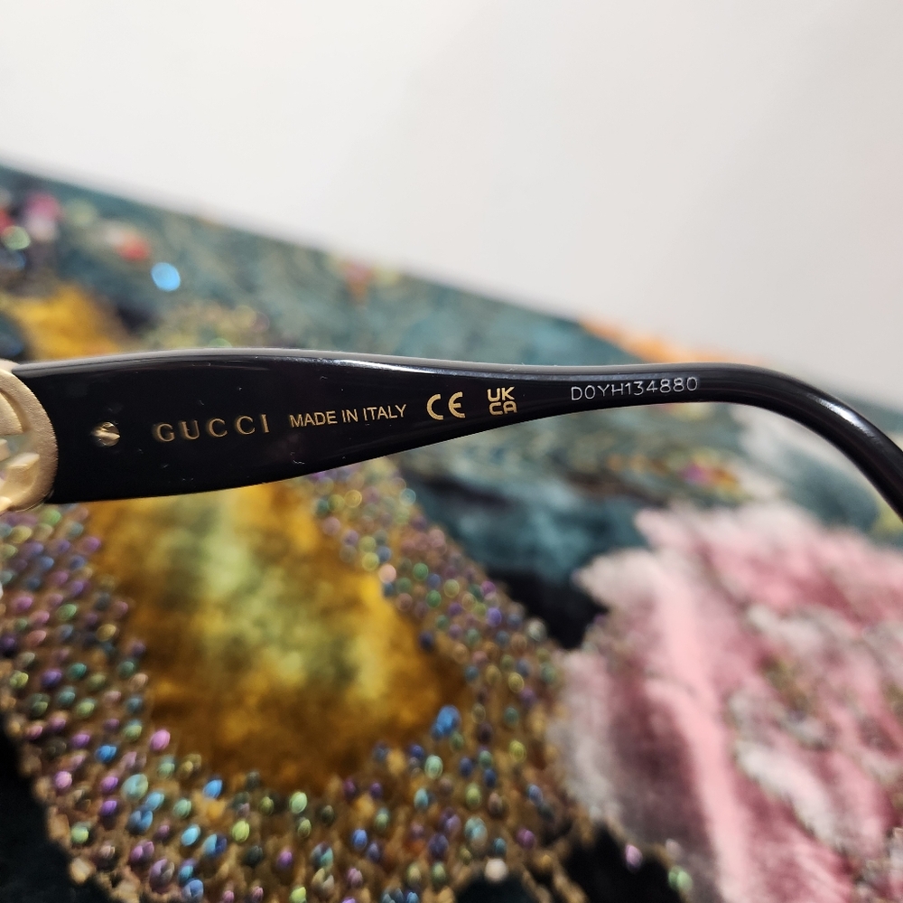 Gucci Black Sunglasses with Gold Chain - Picture 3 of 10
